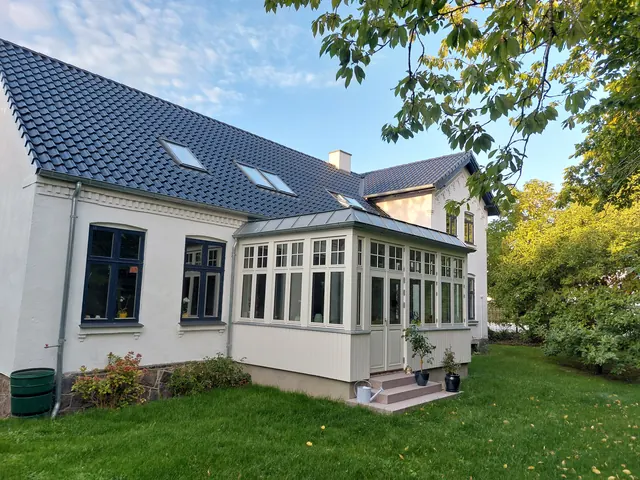 Ny havestue i hvidmalet træ på villa fra 1870 — billede 1 af 23