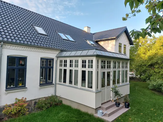 Havestuen bygget sammen med villaens gavl — billede 4 af 23